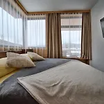アパートホテル Happy House & Sauna 4*