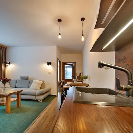 Happy House & Sauna מלון דירות 4*