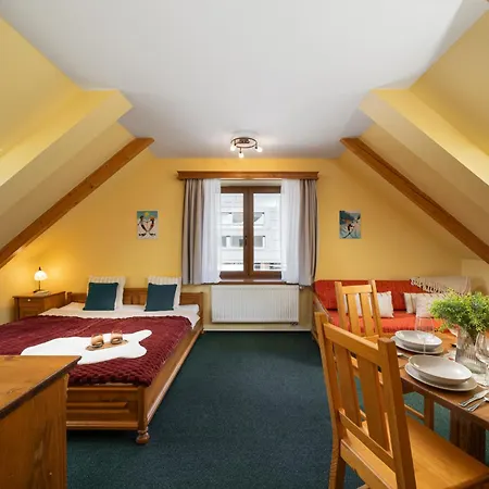 Happy House Aparthotel 4*